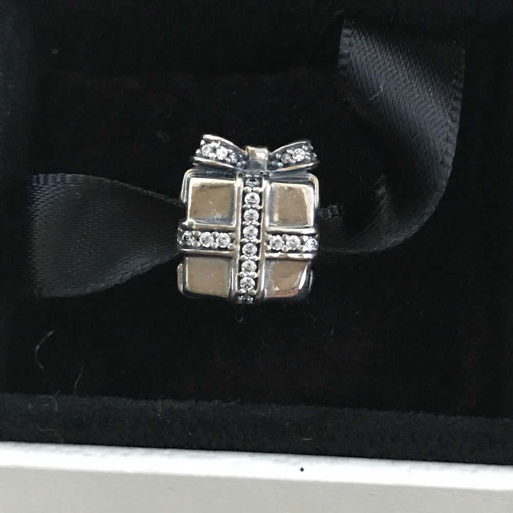 Pandora present charm - Picture 2 of 2